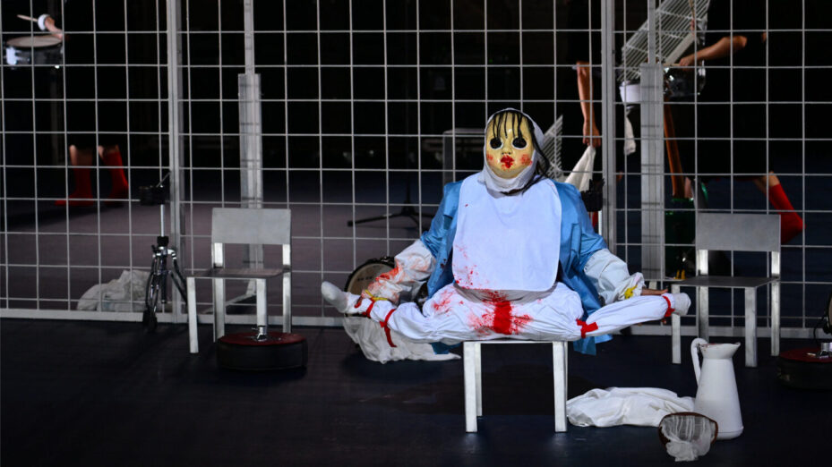 Répétition pour la soirée d'ouverture du Festival d’Avignon, avec un spectacle inspiré des contes des « Mille et une Nuits », par Marlene Monteiro Freitas. (Photo : Christophe SIMON / AFP)