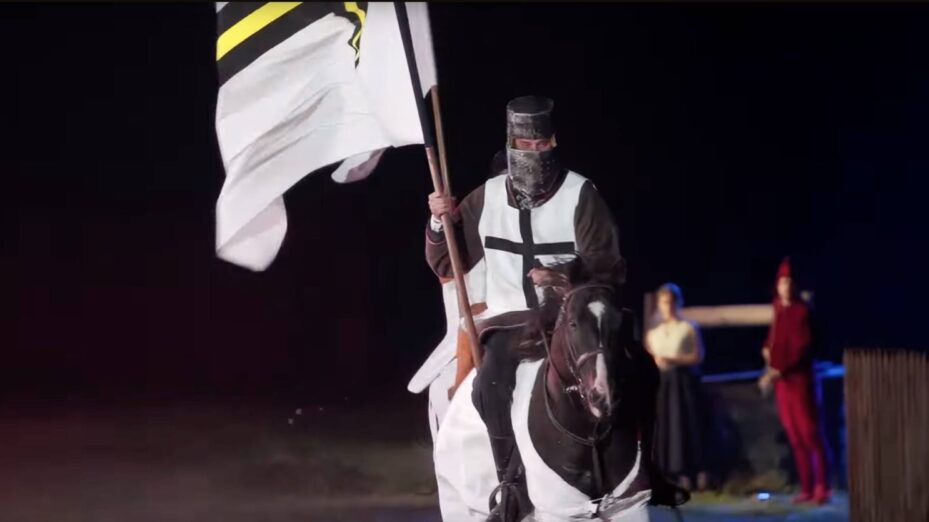 Le spectacle historique polonais "L'aigle et la croix". Capture écran Park Dzieje