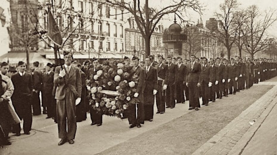 Vue du cortège des élèves de l'institut agronomique, unique témoignage photographique connu à ce jour concernant la manifestation du 11 novembre 1940. Photo Creative commons.