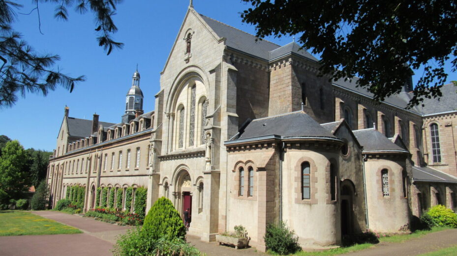 Abbaye_Notre-Dame_de_Bellefontaine_1 Par FredSeiller — Travail personnel, CC0, https://commons.wikimedia.org/w/index.php?curid=145185923