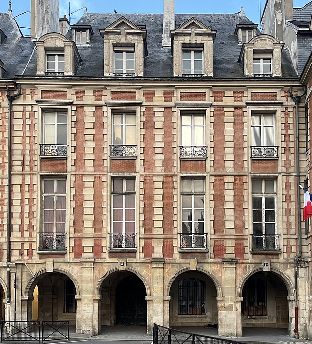 Hôtel de Fourcy place des Vosges HLM
