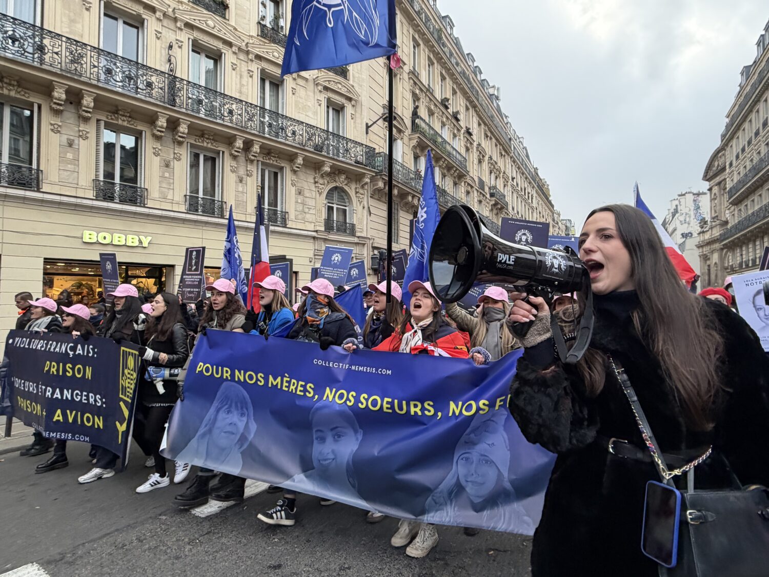 
		Commentaires sur Drapeaux français, Marseillaise : la marche féministe du collectif Némésis par Kohn-Liliom		