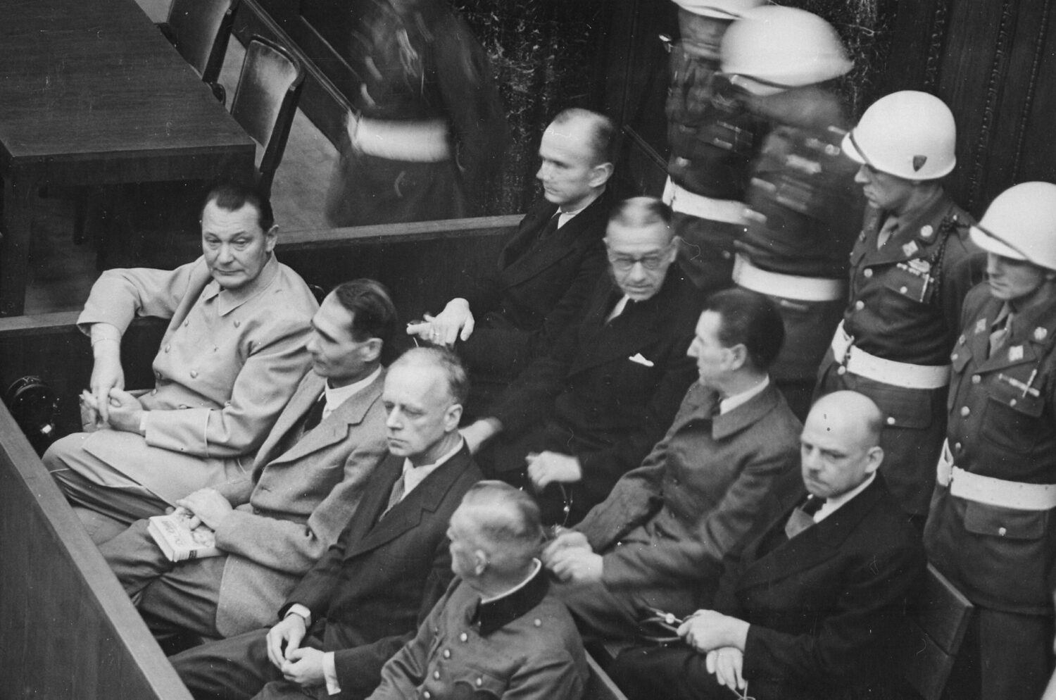 
		Commentaires sur 80 ans du procès de Nuremberg : le destin des enfants des dignitaires nazis par Maria William		
