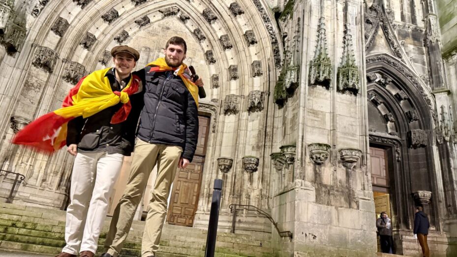 Jeunes lorrains présents à la procession au flambeau image@BV