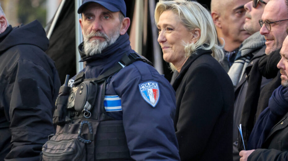 Marine Le Pen aux funérailles de Brigitte Bardot
@ ARNOLD JEROCKI / GETTY IMAGES EUROPE / Getty Images via AFP