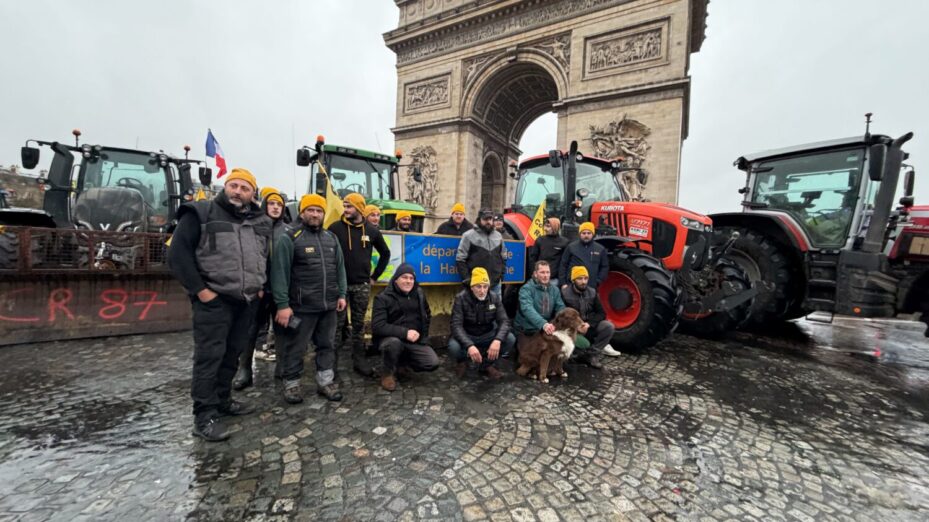 Les agriculteurs de la Coordination Rurale devant l'Arc de Triomphe - 8 janvier 2026 - photo de Jean Bexon