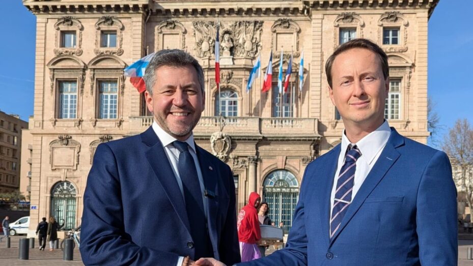 Franck Allisio et Jean-Marc Grafféo devant la mairie de Marseille