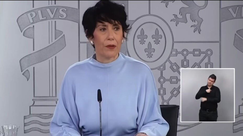 Elma Saiz annonçant les régularisations à venir, ce 27 janvier 2026. Capture d’écran © Youtube Vozpópuli