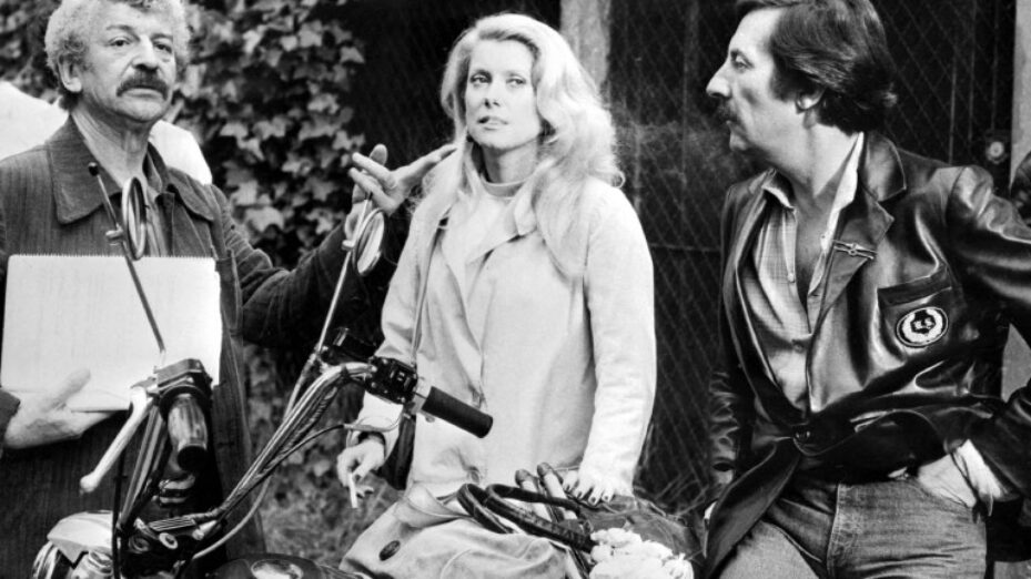 Photo taken on October 15, 1979, of filmmaker Yves Robert (G) directing actors Catherine Deneuve and Jean Rochefort, on the set of the film "Courage, fuyons". Yves Robet died on May 10, 2002, at the age of 81. He notably shot The War of the Buttons, The big blond with a black shoe, An elephant that cheats enormously and We will all go to paradise. AFP PHOTO (Photo by OFF / AFP)