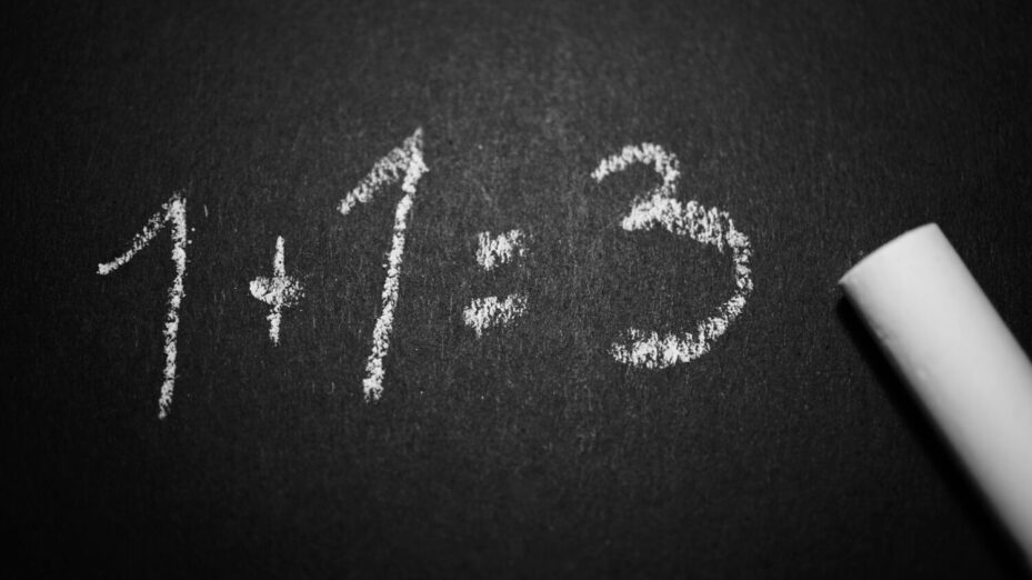 Photo de George Becker: https://www.pexels.com/fr-fr/photo/1-1-3-texte-sur-tableau-noir-374918/