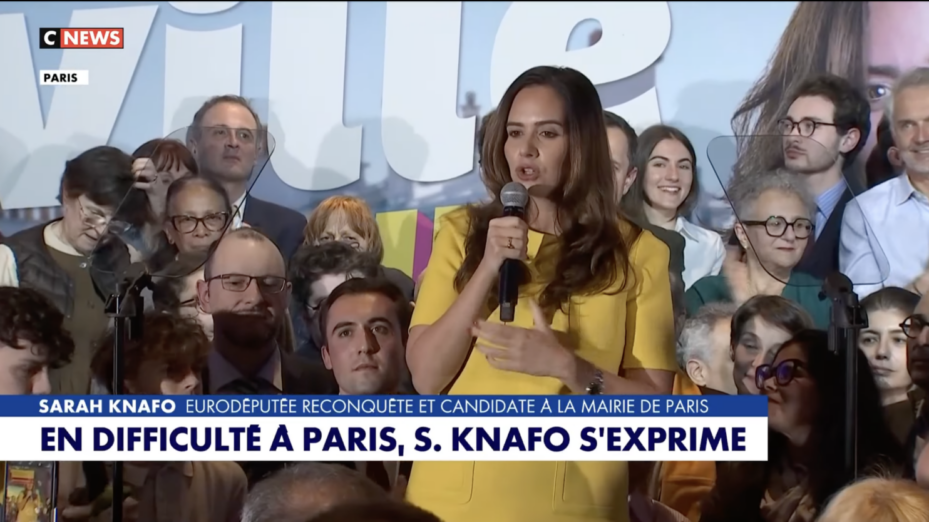 Sarah Knafo s'exprime devant ses militants / Capture écran CNews