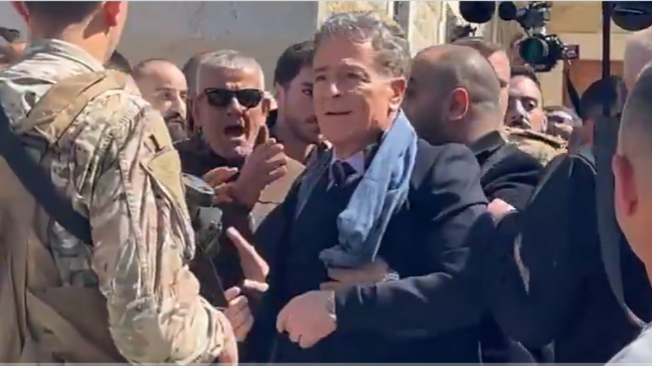 Liban funérailles du père El-Raï exflitration d'un député pro Hezbollah