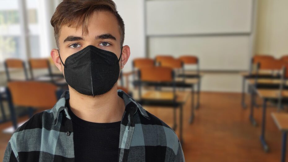 élève école baillonnée