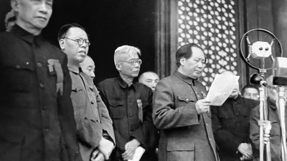 Déclaration de la fondation de la République populaire de Chine Par Mao Ze-dong. By Orihara1 - Own work, Public Domain, https://commons.wikimedia.org/w/index.php?curid=36210407