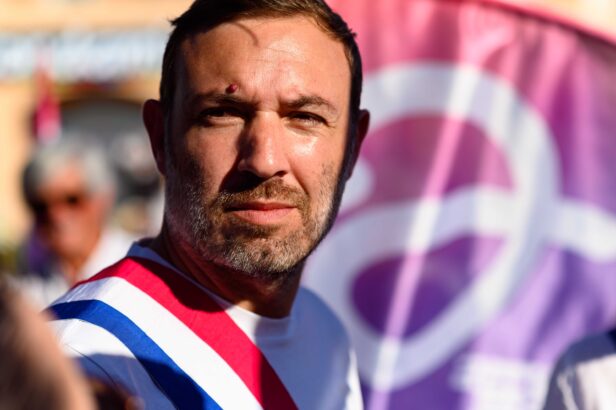 Thomas Portes, député LFI, en manifestation à Vauvert (Gard) le 20 mai 2026