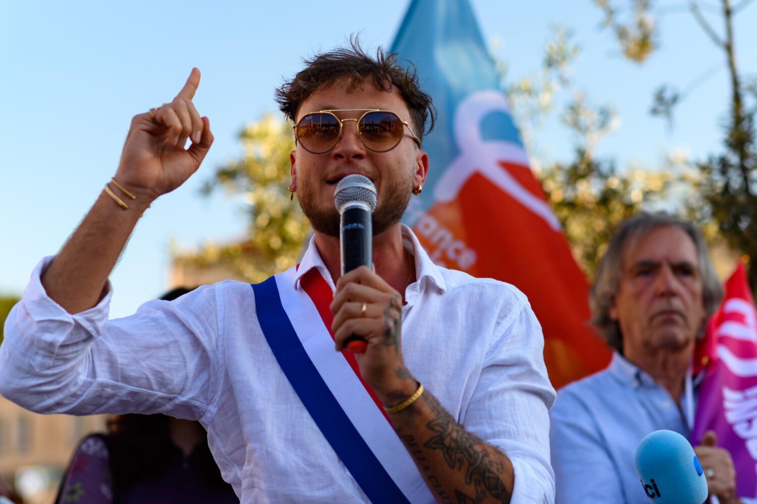 Raphaël Arnault, député LFI et fondateur de la Jeune Garde, lors d'une manifestation à Vauvert (Gard) le 20 mai 2026