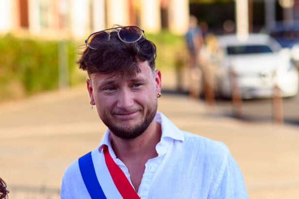 Raphaël Arnault, député LFI et fondateur de la Jeune Garde, lors d'une manifestation à Vauvert (Gard) le 20 mai 2026