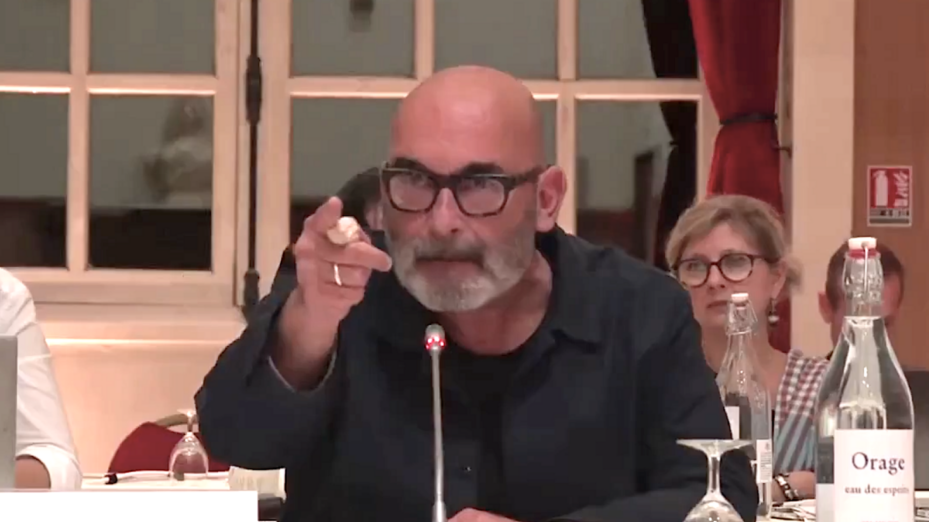 Le maire PCF d'Ivry-sur-Seine qui pourfend les croix soutient l'Algérie -  Boulevard Voltaire