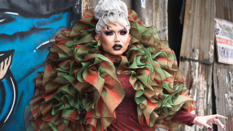Photo de SLAYTINA: https://www.pexels.com/fr-fr/photo/femme-art-creatif-modele-26644817/