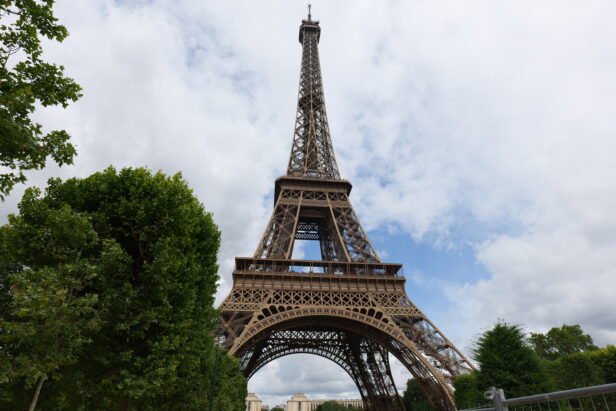 [BRÈVE] Mise à l’écart des employées à la tour Eiffel : départ du directeur