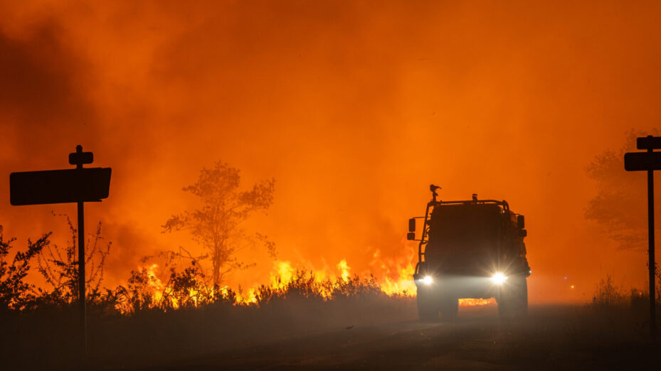 Les pompiers sur la ligne de feu en Gironde - Crédit photo SDIS 33