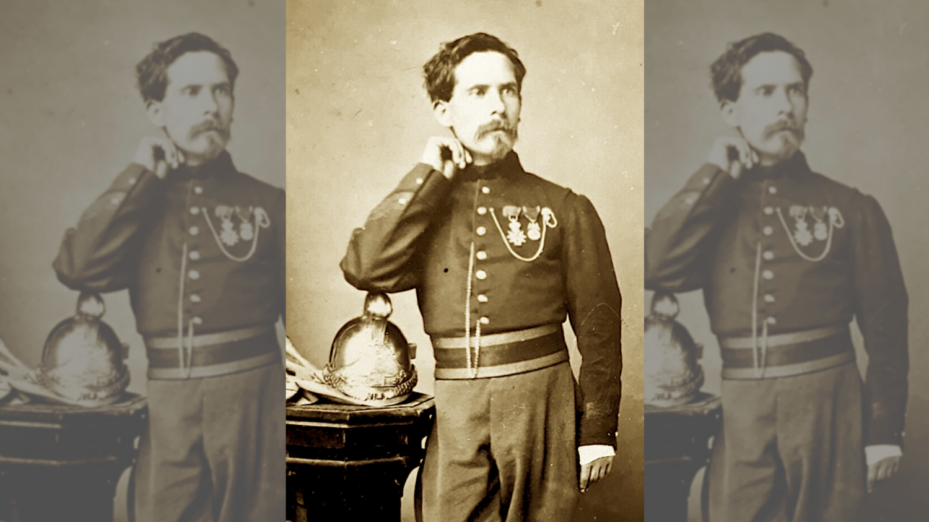 Par Brigade de sapeurs-pompiers de Paris — https://allo18-lemag.fr/histoires-de-pompiers-des-faits-divers-tout-lete-1-caporal-thibault-super-star/, Domaine public