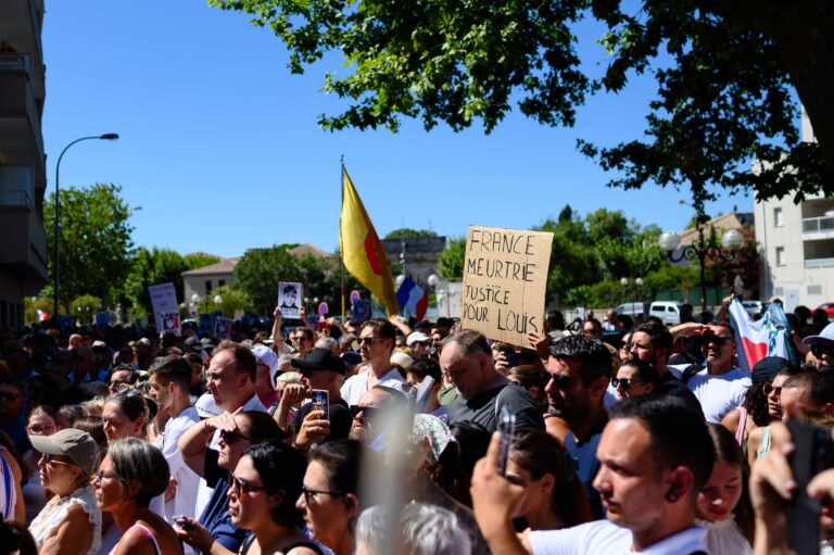 France Meurtrie Justice pour Louis - Manifestants - Manifestation pour Louis à Narbonne le 5 juillet 2027