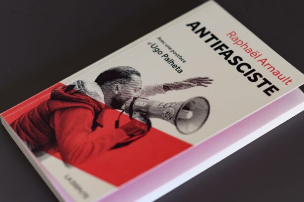 Livre "Antifasciste", du député LFI et fondateur de la Jeune Garde Raphaël Arnault. Livre postfacé par Ugo Palheta