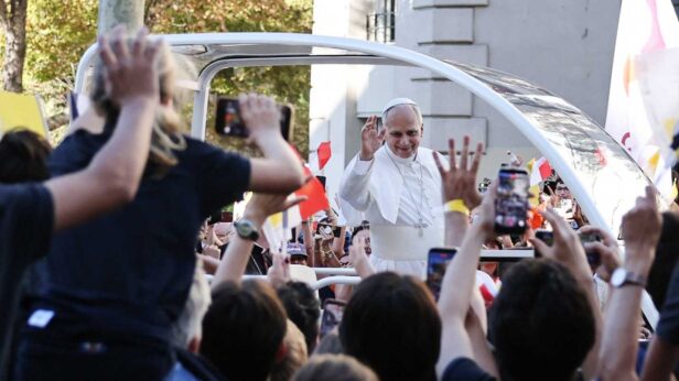 [VISITE PAPALE] La jeunesse conservatrice au secours du catholicisme français