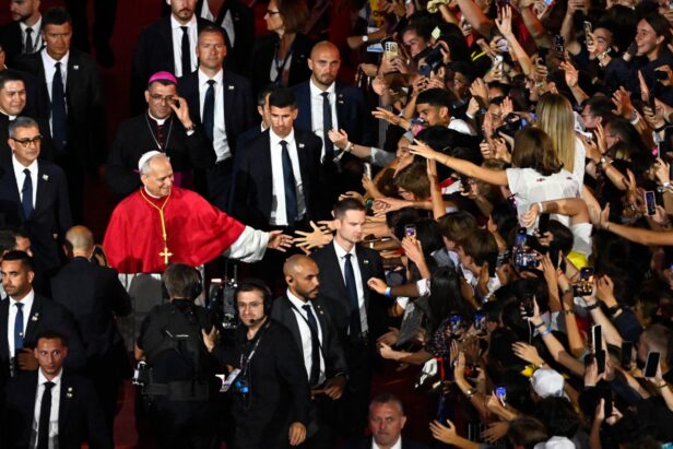 « Vous êtes les saints de France » : la génération Léon se lève !