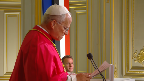 À l’Élysée, devant Emmanuel Macron, le Saint-Père tient un discours de fermeté