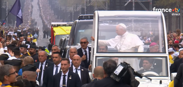 Pour protéger le pape, la France déplace ses islamistes… faute de mieux