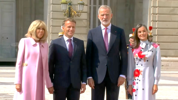 Macron décoré au nom de la Reine qui acheva la Reconquista