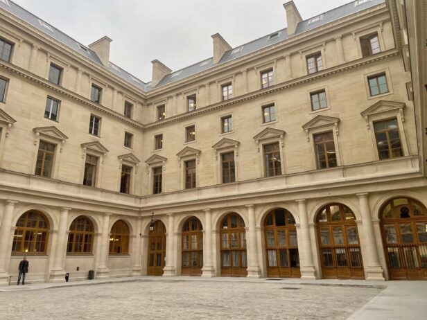 [AU TRIBUNAL] Une « revenante » de l’EI jugée à Paris pour avoir rejoint Daesh