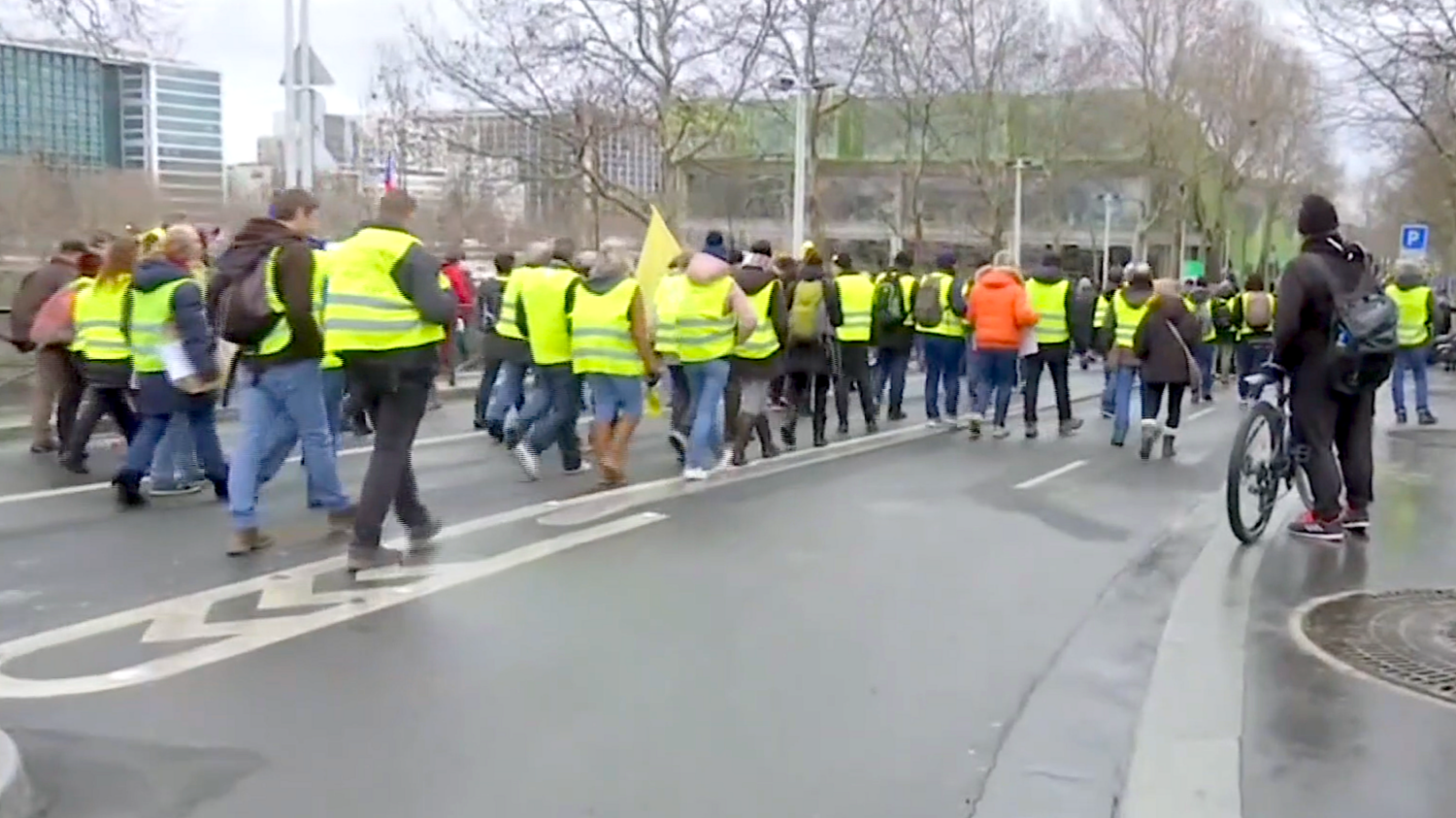 Le 17 octobre : des gilets un peu jaunes, mais surtout très rouges et verts