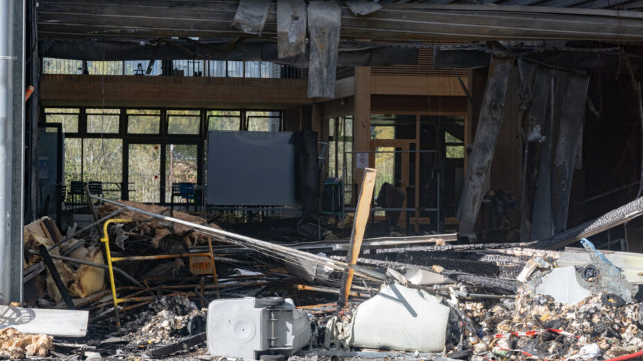 AFP NE PAS RÉUTILISER Jeudi 1er octobre 2026, le hall du Lycée Nelson
Mandela (Nantes) a été incendie en marge du mouvement de mobilisation des lycéens qui réclament davantage de moyens pour l'Education nationale.
@Estelle Ruiz / Hans Lucas via AFP