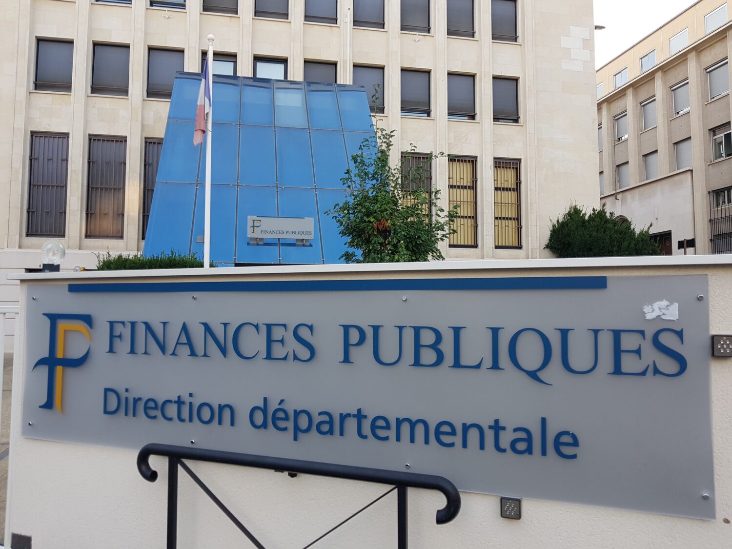 Face à un État incompétent, faut-il encore payer ses impôts ?