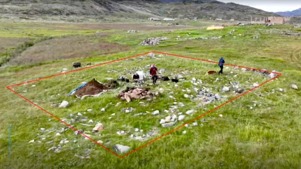 Au pays des glaces, une église vieille de 800 ans refait surface