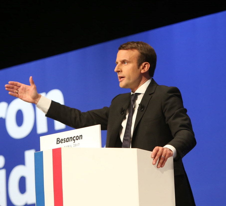 Emmanuel_Macron_en_meeting_à_Besançon_2