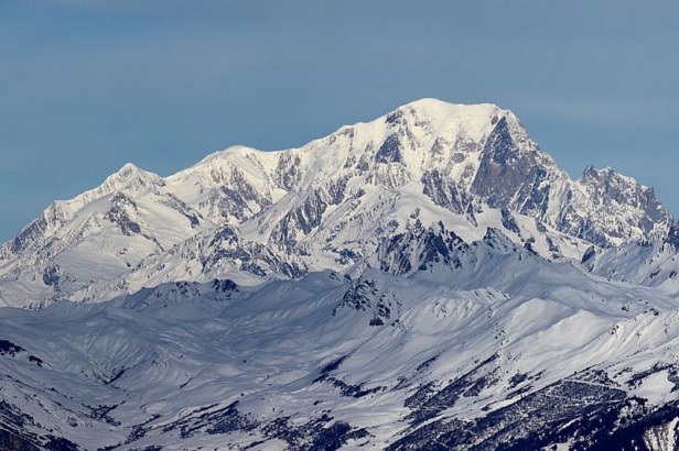 Le 8 août 1786 deux alpinistes parviennent au sommet du mont Blanc